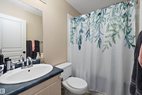 11630 167B Avenue Nw, Edmonton, AB - Indoor Photo Showing Bathroom