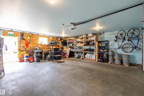 11630 167B Avenue Nw, Edmonton, AB - Indoor Photo Showing Garage