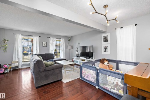 11630 167B Avenue Nw, Edmonton, AB - Indoor Photo Showing Living Room