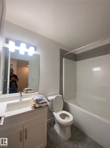 #21 603 Orchards Bv Sw, Edmonton, AB - Indoor Photo Showing Bathroom