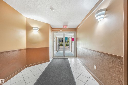 #410 5065 31 Av Nw, Edmonton, AB - Indoor Photo Showing Other Room
