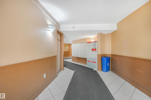 #410 5065 31 Av Nw, Edmonton, AB - Indoor Photo Showing Other Room