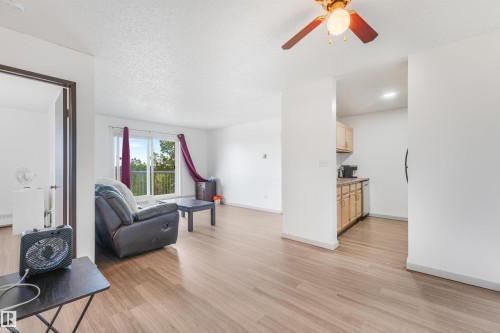 #410 5065 31 Av Nw, Edmonton, AB - Indoor Photo Showing Living Room