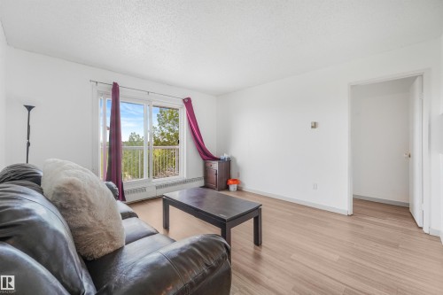 #410 5065 31 Av Nw, Edmonton, AB - Indoor Photo Showing Living Room