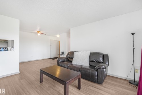 #410 5065 31 Av Nw, Edmonton, AB - Indoor Photo Showing Living Room