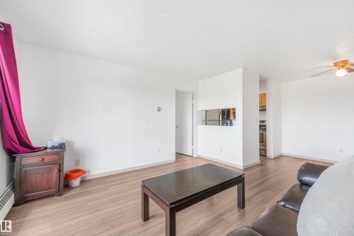 #410 5065 31 Av Nw, Edmonton, AB - Indoor Photo Showing Living Room