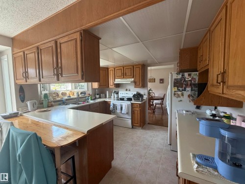 1 Adamic Crescent, Leduc, AB - Indoor Photo Showing Kitchen