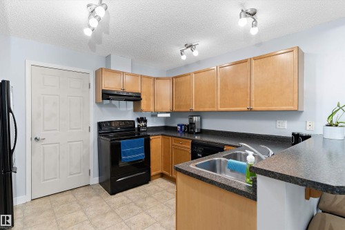 #507 164 Bridgeport Bv, Leduc, AB - Indoor Photo Showing Kitchen With Double Sink
