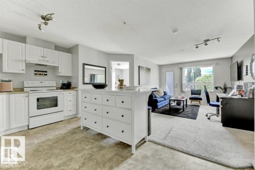 #229 1520 Hammond Gate Nw, Edmonton, AB - Indoor Photo Showing Kitchen