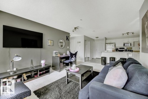 #229 1520 Hammond Gate Nw, Edmonton, AB - Indoor Photo Showing Living Room