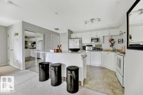 #229 1520 Hammond Gate Nw, Edmonton, AB - Indoor Photo Showing Kitchen