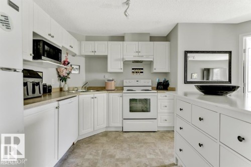 #229 1520 Hammond Gate Nw, Edmonton, AB - Indoor Photo Showing Kitchen