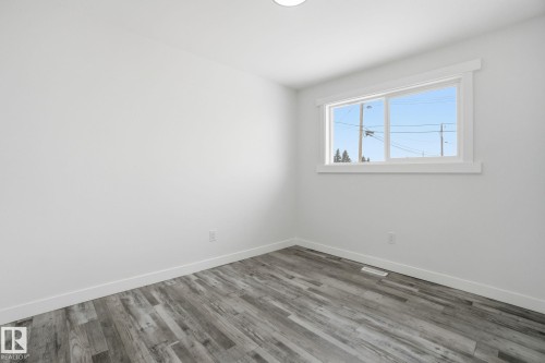 7112 132 Avenue Nw, Edmonton, AB - Indoor Photo Showing Other Room
