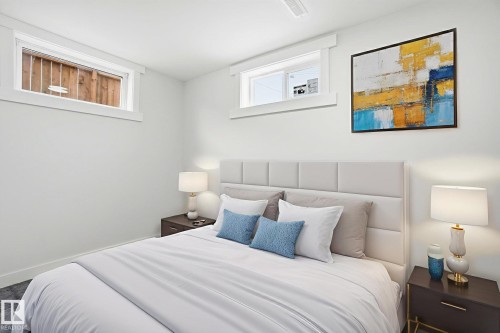 7112 132 Avenue Nw, Edmonton, AB - Indoor Photo Showing Bedroom