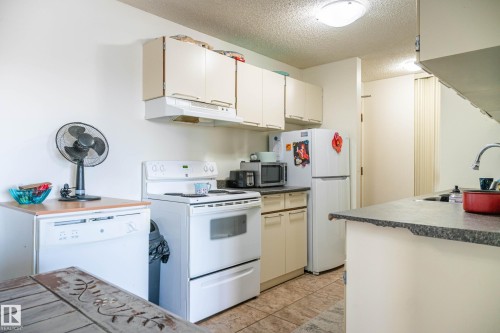 #301 104 10 St, Cold Lake, AB - Indoor Photo Showing Kitchen