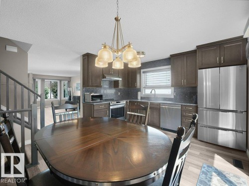 330 Pearson Crescent Nw, Edmonton, AB - Indoor