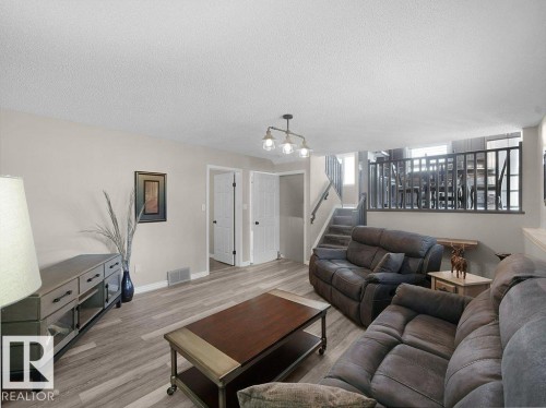 330 Pearson Crescent Nw, Edmonton, AB - Indoor Photo Showing Living Room
