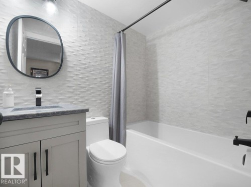 330 Pearson Crescent Nw, Edmonton, AB - Indoor Photo Showing Bathroom