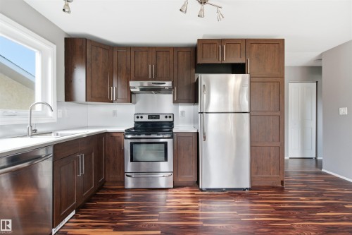 18303 76 Avenue Nw, Edmonton, AB - Indoor Photo Showing Kitchen