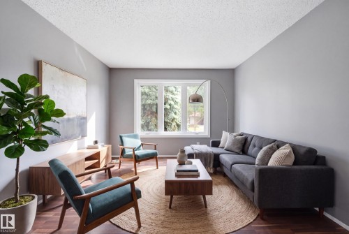18303 76 Avenue Nw, Edmonton, AB - Indoor Photo Showing Living Room