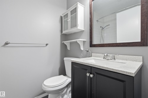 18303 76 Avenue Nw, Edmonton, AB - Indoor Photo Showing Bathroom