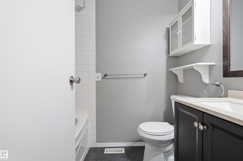 18303 76 Avenue Nw, Edmonton, AB - Indoor Photo Showing Bathroom