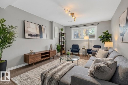 18303 76 Avenue Nw, Edmonton, AB - Indoor Photo Showing Living Room