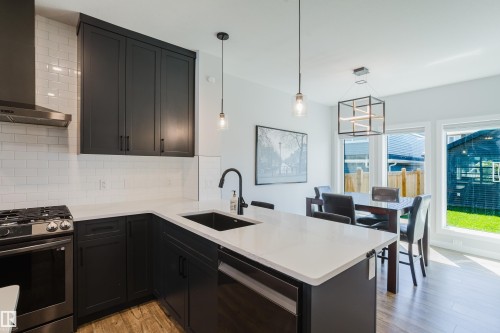 1665 Plum Circle Circle Sw, Edmonton, AB - Indoor Photo Showing Kitchen