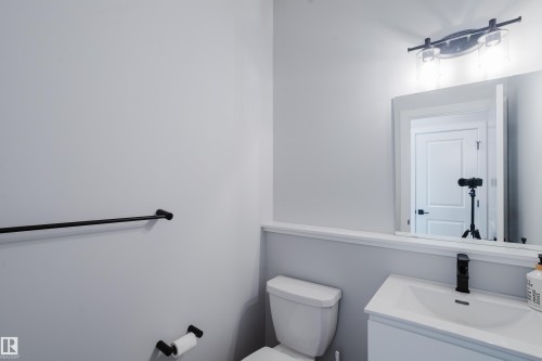 1665 Plum Circle Circle Sw, Edmonton, AB - Indoor Photo Showing Bathroom
