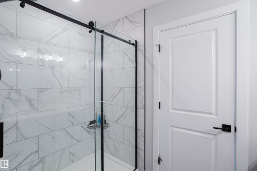 1665 Plum Circle Circle Sw, Edmonton, AB - Indoor Photo Showing Bathroom