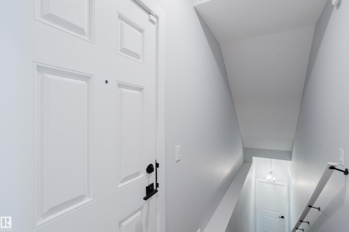 1665 Plum Circle Circle Sw, Edmonton, AB - Indoor Photo Showing Other Room