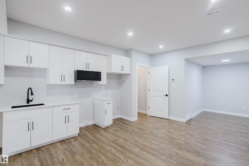 1665 Plum Circle Circle Sw, Edmonton, AB - Indoor Photo Showing Other Room
