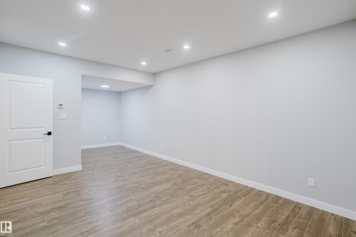 1665 Plum Circle Circle Sw, Edmonton, AB - Indoor Photo Showing Other Room
