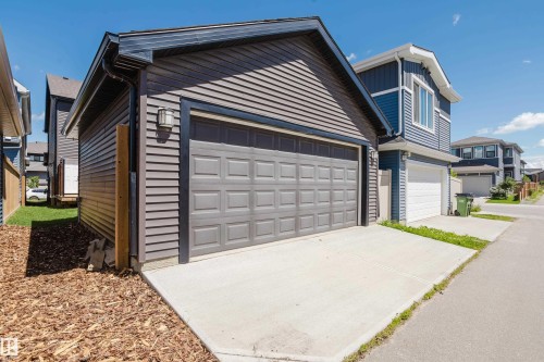 1665 Plum Circle Circle Sw, Edmonton, AB - Outdoor
