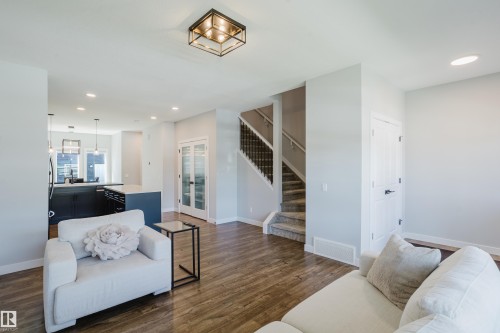 1665 Plum Circle Circle Sw, Edmonton, AB - Indoor Photo Showing Living Room