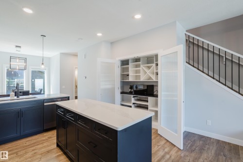 1665 Plum Circle Circle Sw, Edmonton, AB - Indoor Photo Showing Kitchen With Upgraded Kitchen