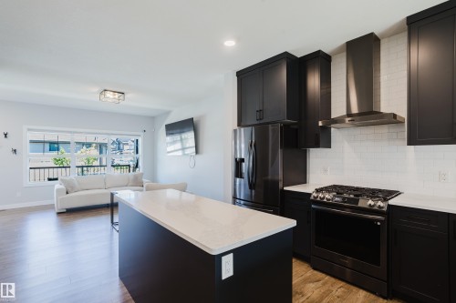 1665 Plum Circle Circle Sw, Edmonton, AB - Indoor Photo Showing Kitchen