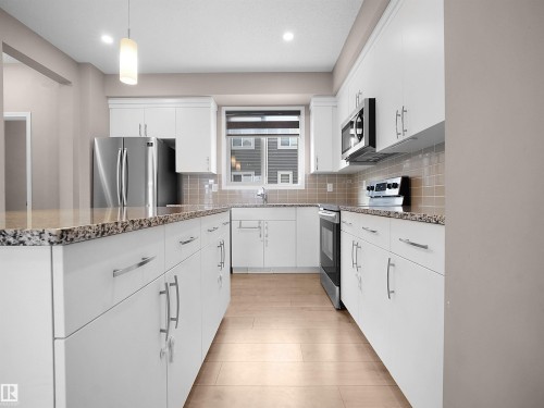 2080 Wonnacott Way Sw, Edmonton, AB - Indoor Photo Showing Kitchen With Upgraded Kitchen