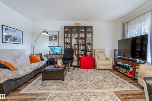 2066 Graydon Hill Crescent Sw, Edmonton, AB - Indoor Photo Showing Living Room