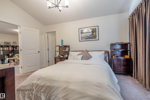 2066 Graydon Hill Crescent Sw, Edmonton, AB - Indoor Photo Showing Bedroom