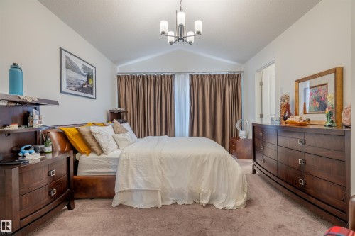 2066 Graydon Hill Crescent Sw, Edmonton, AB - Indoor Photo Showing Bedroom