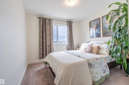 2066 Graydon Hill Crescent Sw, Edmonton, AB - Indoor Photo Showing Bedroom