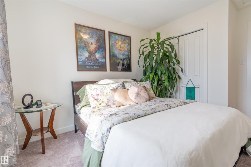 2066 Graydon Hill Crescent Sw, Edmonton, AB - Indoor Photo Showing Bedroom