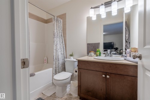 2066 Graydon Hill Crescent Sw, Edmonton, AB - Indoor Photo Showing Bathroom