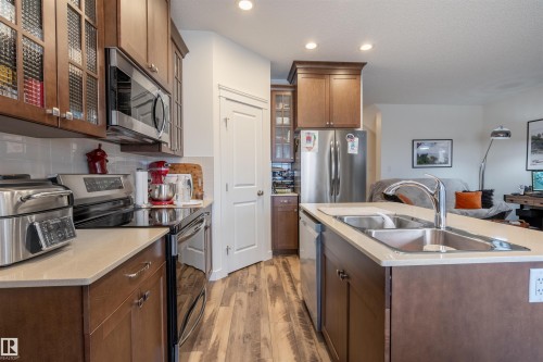 2066 Graydon Hill Crescent Sw, Edmonton, AB - Indoor Photo Showing Kitchen With Double Sink