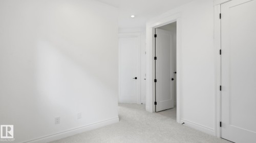 9224 94 Street Nw, Edmonton, AB - Indoor Photo Showing Other Room