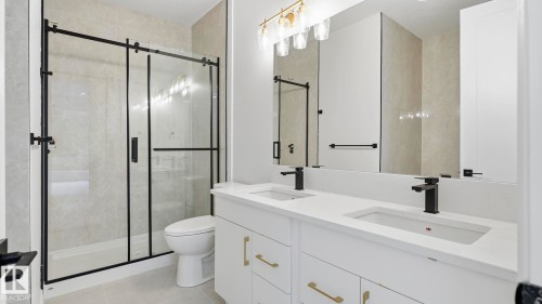 9224 94 Street Nw, Edmonton, AB - Indoor Photo Showing Bathroom
