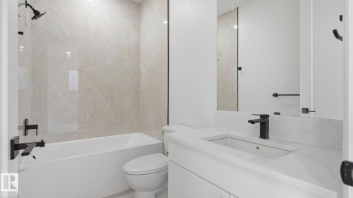 9224 94 Street Nw, Edmonton, AB - Indoor Photo Showing Bathroom