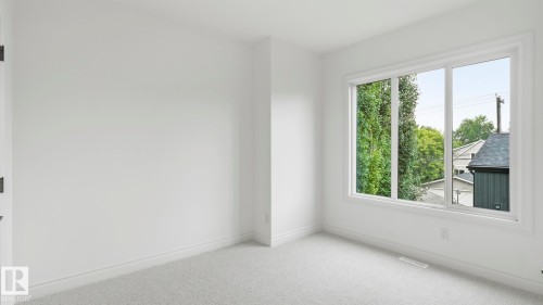9224 94 Street Nw, Edmonton, AB - Indoor Photo Showing Other Room