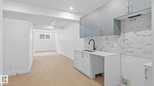 9224 94 Street Nw, Edmonton, AB - Indoor